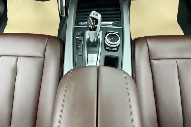 Used BMW X5  Interior 4