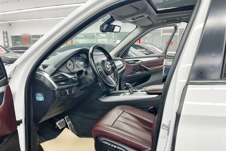Used BMW X5  Interior 6