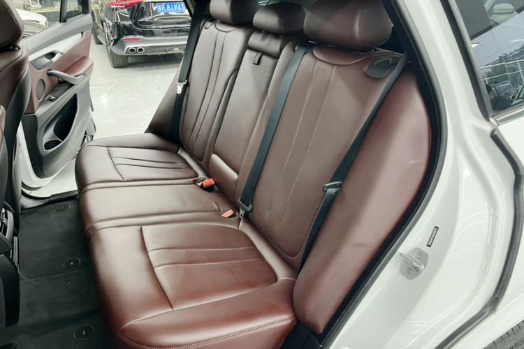 Used BMW X5  Interior 8