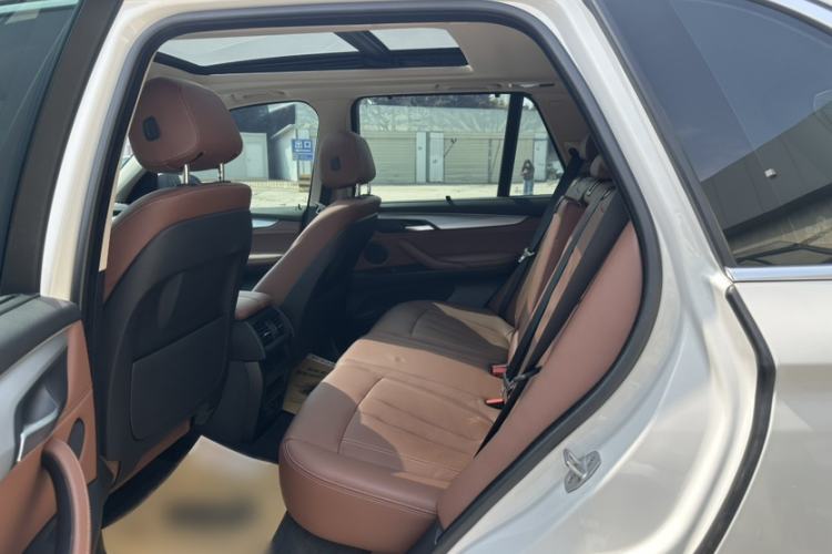 Used BMW X5  Interior 8