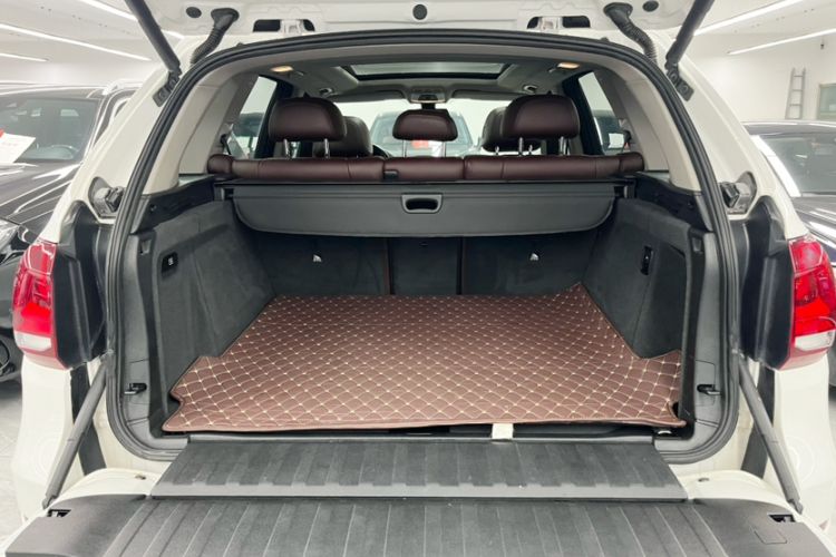 Used BMW X5  Interior 9
