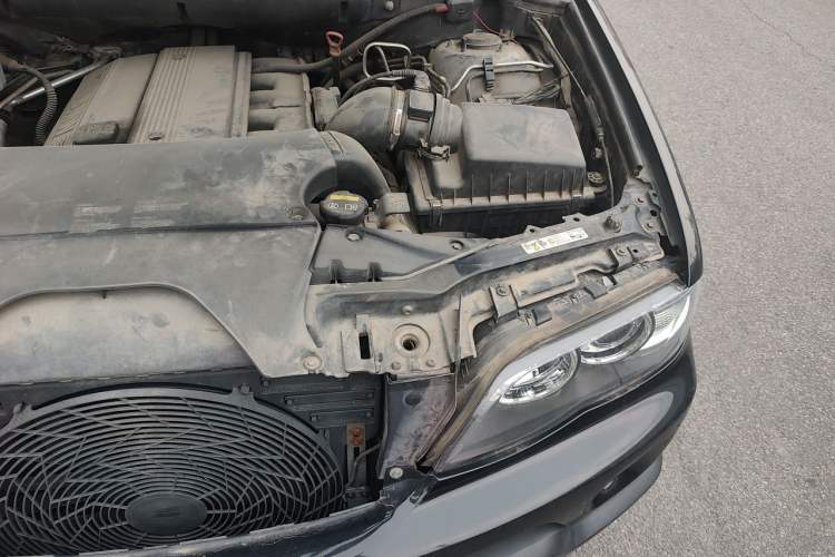 Used BMW X5 2006 3.0i Engine Bay Left