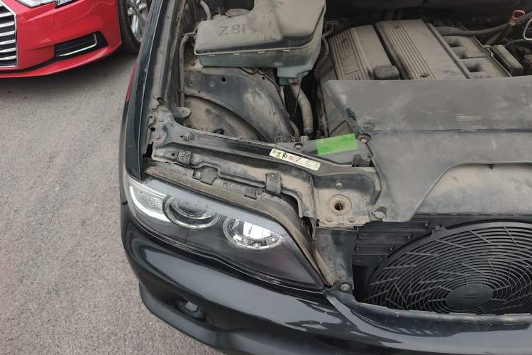 Used BMW X5 2006 3.0i Engine Bay Right