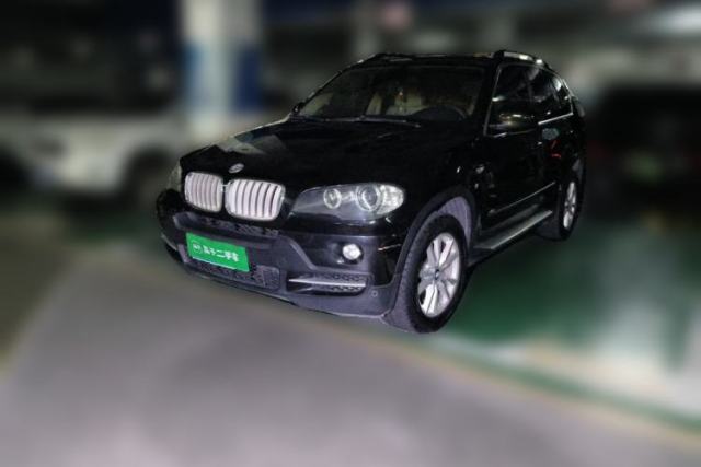 Ojetý BMW X5 BMW X5, automatic transmission, panoramic sunroof, 4.8-liter gasoline engine, seven seats, U.S.-made.