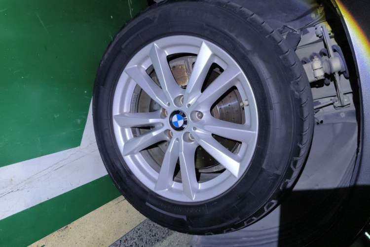 Used BMW X5  Right Front Wheel Hub