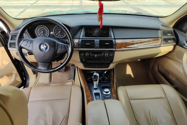 Used BMW X5 2008 xDrive30i Elegant Model Center Console