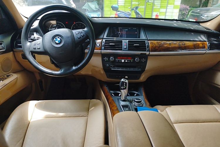 Used BMW X5 2008 xDrive30i Elegant Model Center Console