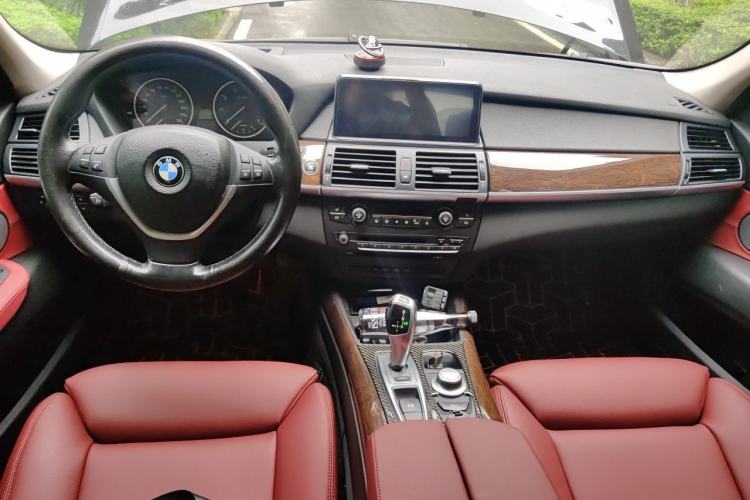Used BMW X5 2008 xDrive48i Leading Model Center Console