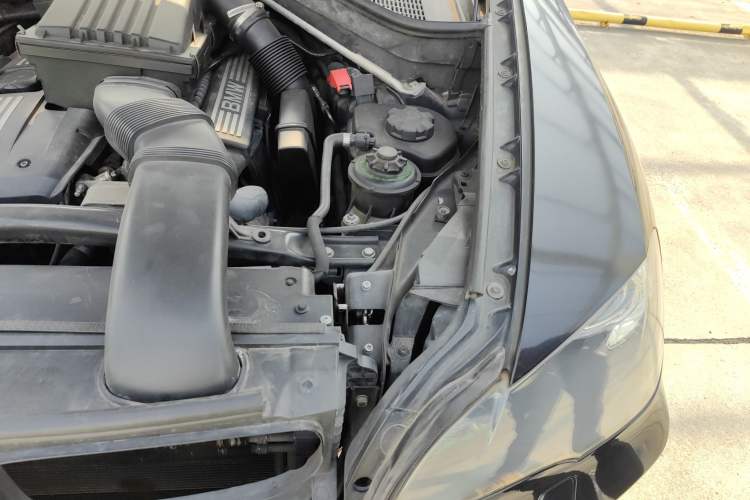 Used BMW X5 2008 xDrive30i Elegant Model Engine Bay Left