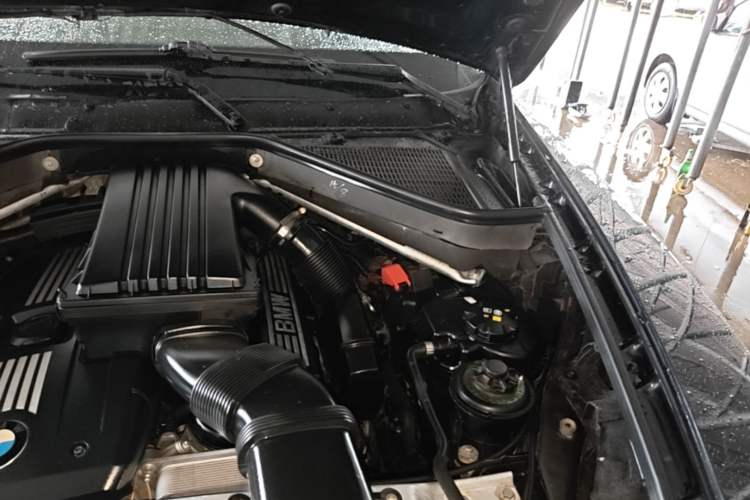 Used BMW X5 2008 xDrive30i Elegant Model Engine Bay Left