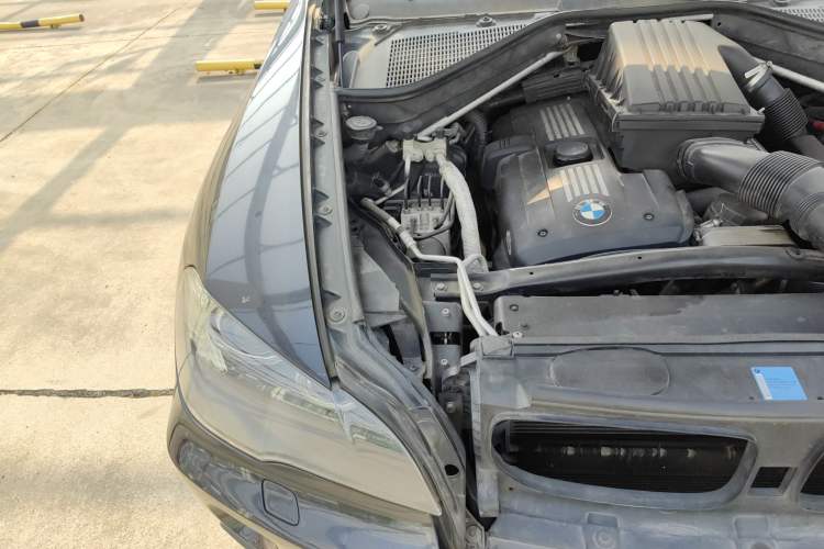 Used BMW X5 2008 xDrive30i Elegant Model Engine Bay Right