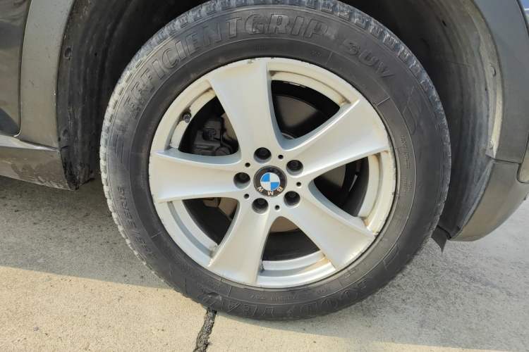 Used BMW X5 2008 xDrive30i Elegant Model Right Front Wheel Hub