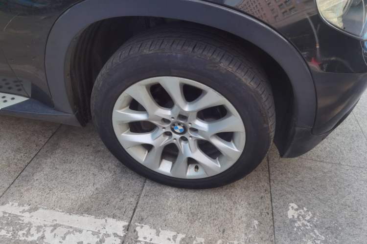 Used BMW X5 2008 xDrive30i Luxury Model Right Front Wheel Hub