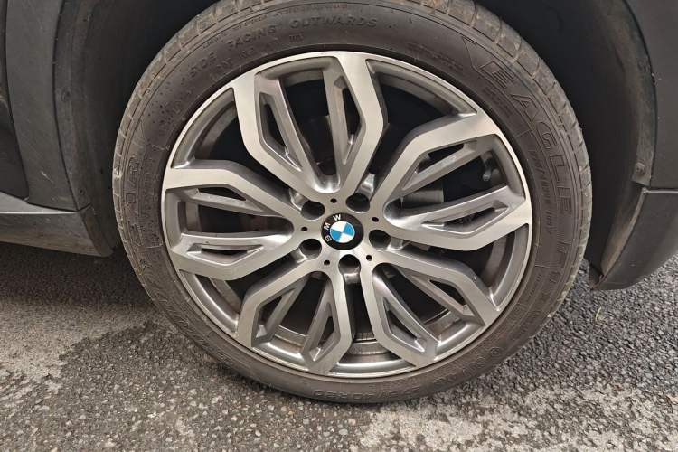 Used BMW X5 2008 xDrive30i Luxury Model Right Front Wheel Hub