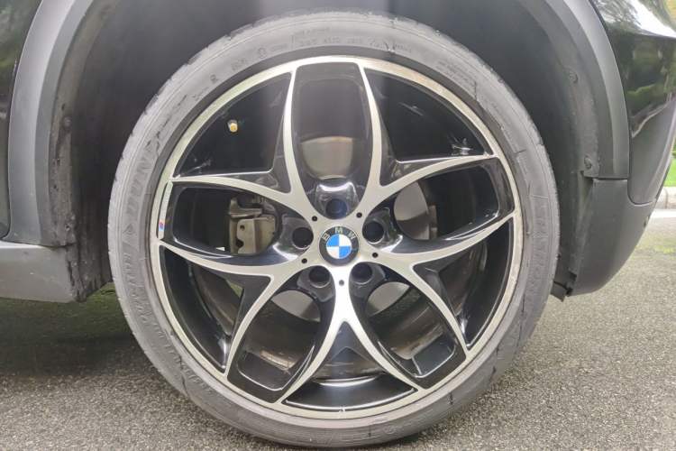 Used BMW X5 2008 xDrive48i Leading Model Right Front Wheel Hub