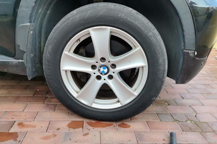 Used BMW X5 2008 xDrive30i Elegant Model Right Front Wheel Hub