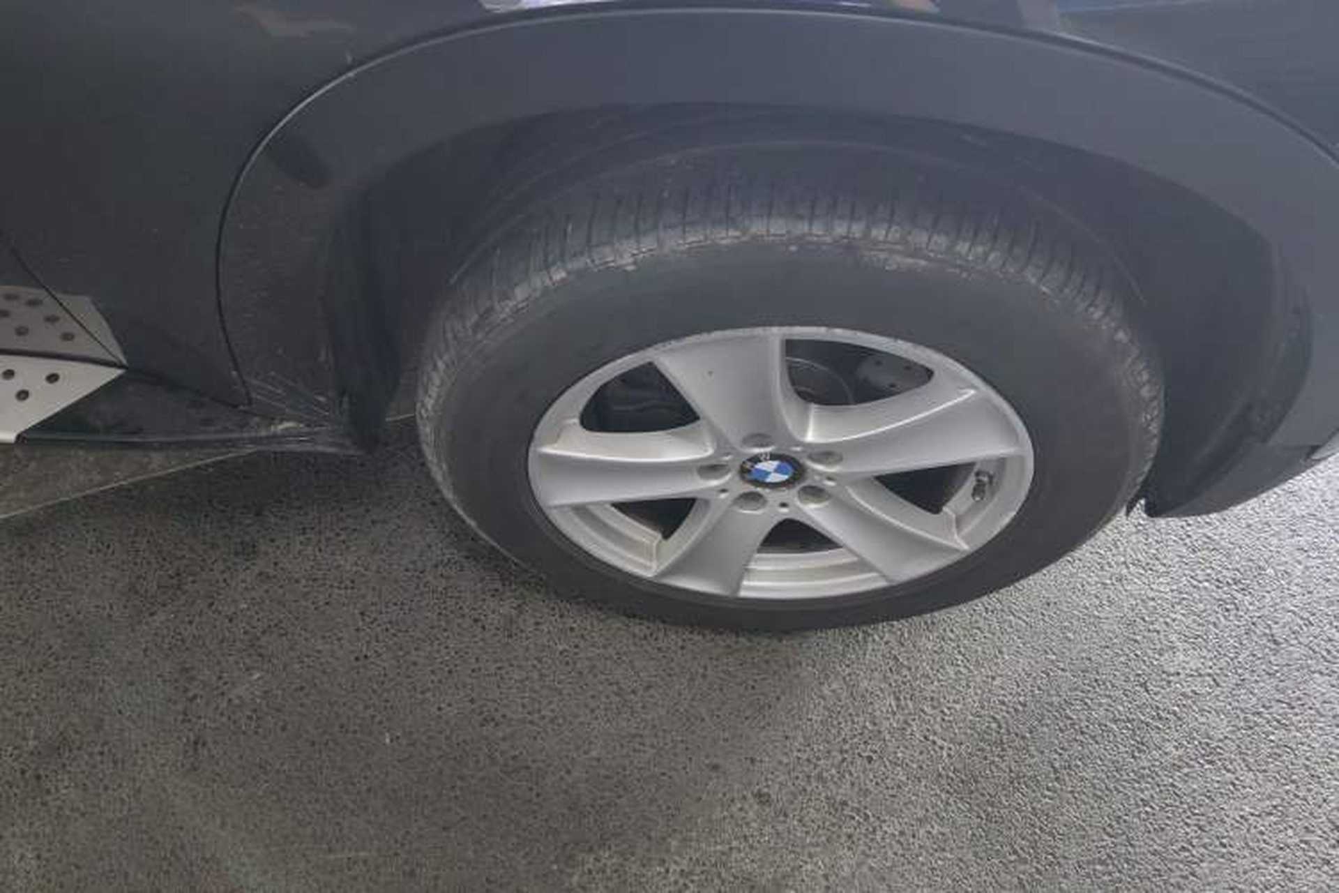 Used BMW X5 2008 xDrive30i Luxury Model Right Front Wheel Hub