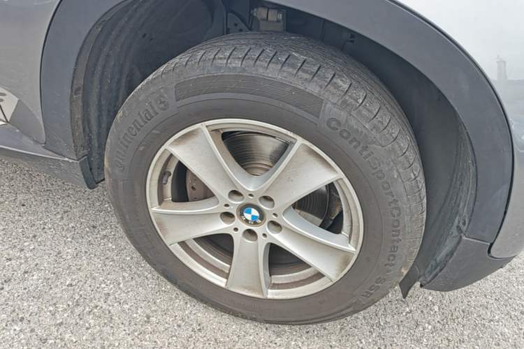 Used BMW X5 2008 xDrive30i Luxury Model Right Front Wheel Hub