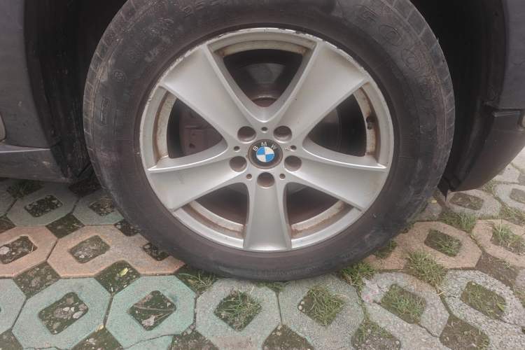 Used BMW X5 2008 xDrive30i Elegant Model Right Front Wheel Hub