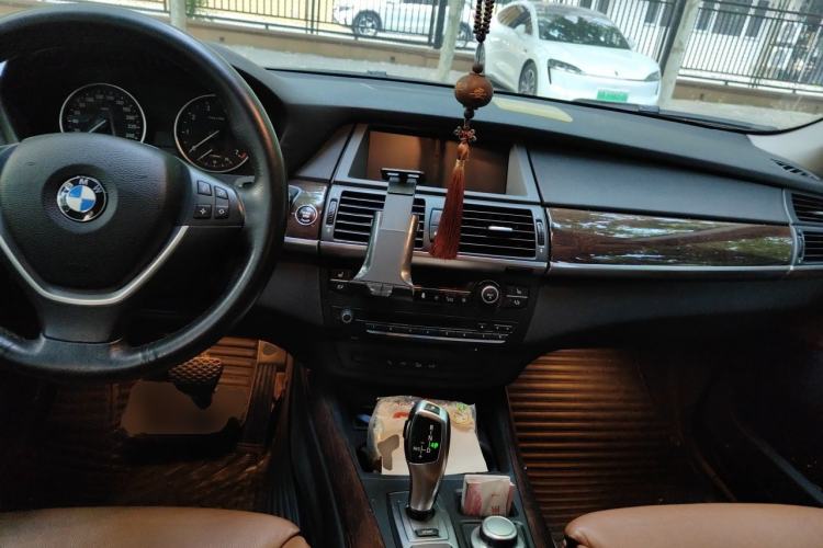 Used BMW X5  Center Console