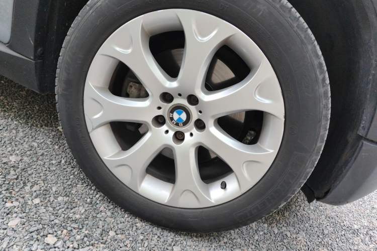 Used BMW X5  Right Front Wheel Hub
