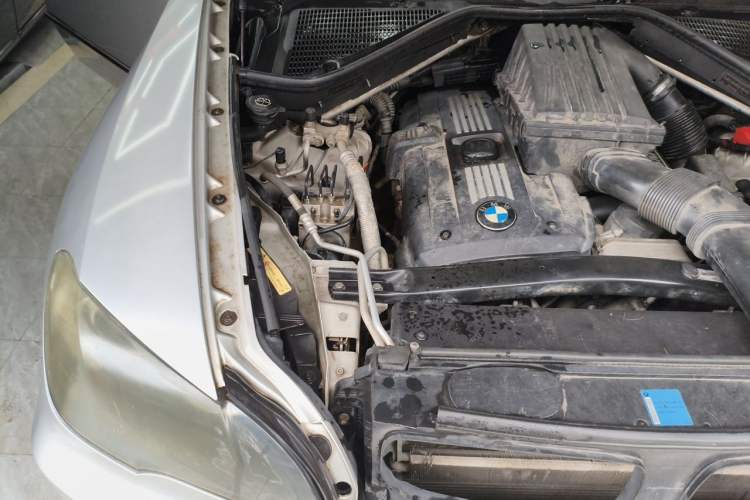 Used BMW X5 2008 xDrive30i Luxury Model Engine Bay Right