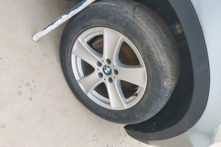 Used BMW X5 2008 xDrive30i Luxury Model Right Front Wheel Hub