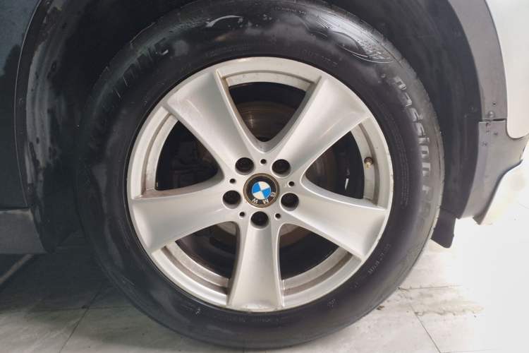 Used BMW X5 2008 xDrive30i Luxury Model Right Front Wheel Hub