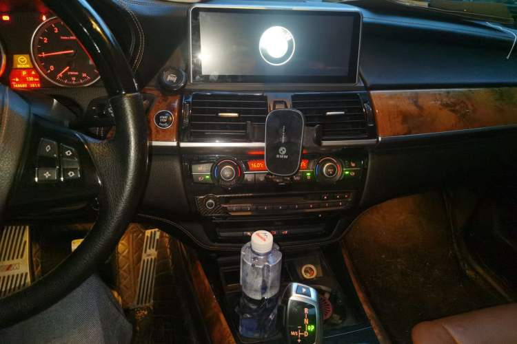 Used BMW X5 2009 xDrive30i Luxury Edition Audio And AC Panel