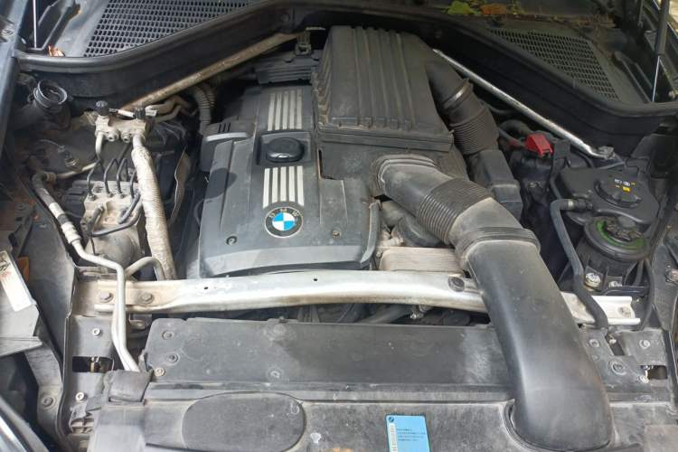 Used BMW X5 2009 xDrive30i Leading Model Engine Bay