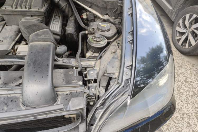 Used BMW X5 2009 xDrive30i Luxury Edition Engine Bay Left