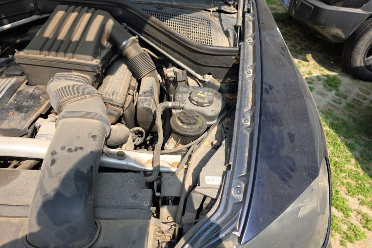Used BMW X5 2009 xDrive30i Luxury Edition Engine Bay Left