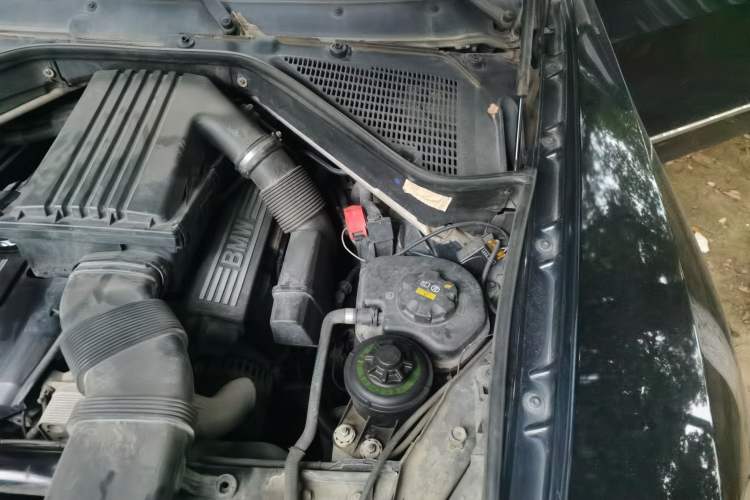 Used BMW X5 2009 xDrive30i Luxury Edition Engine Bay Left