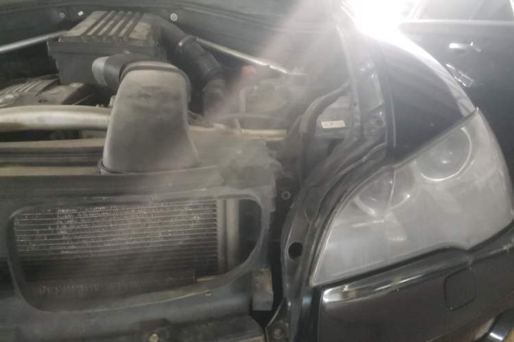 Used BMW X5 2009 xDrive30i Luxury Edition Engine Bay Left