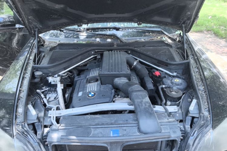 Used BMW X5 2009 xDrive30i Leading Model Engine Bay