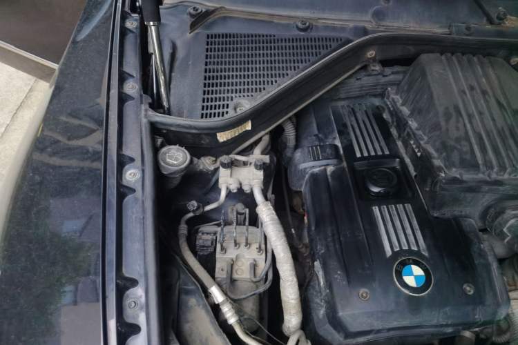 Used BMW X5 2009 xDrive30i Luxury Edition Engine Bay Right