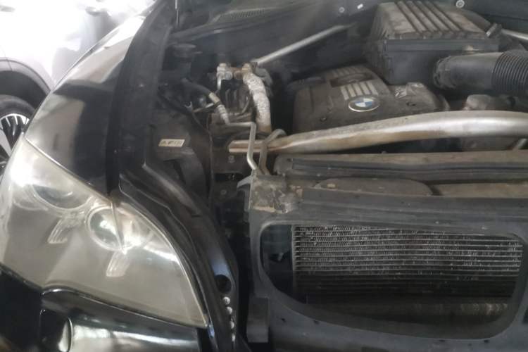 Used BMW X5 2009 xDrive30i Luxury Edition Engine Bay Right