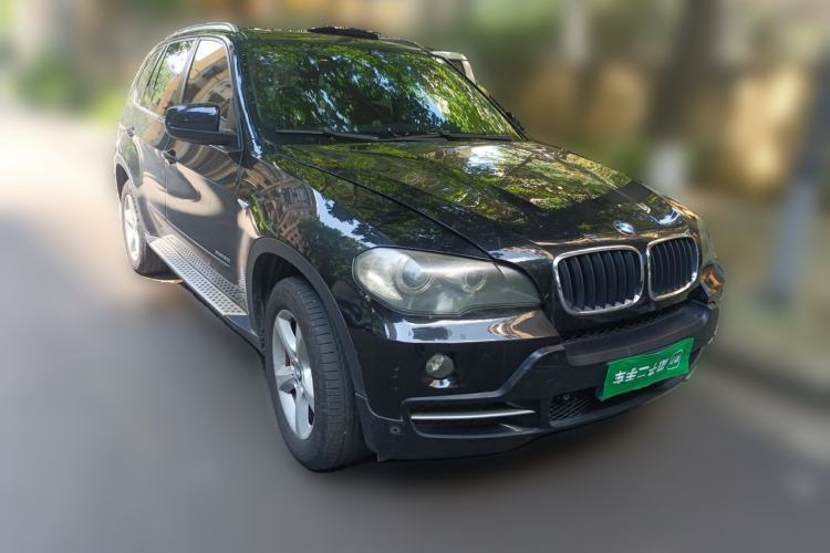 Used BMW X5 2009 xDrive30i Leading Model Front Right 45 Deg