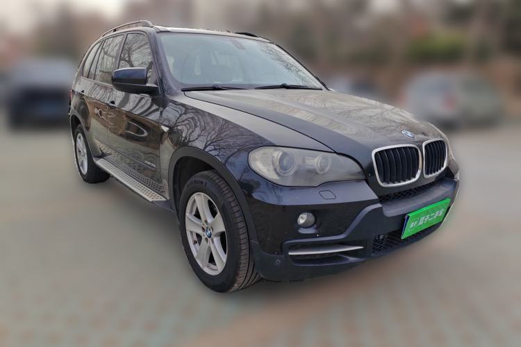 Used BMW X5 2009 xDrive30i Leading Model Front Right 45 Deg