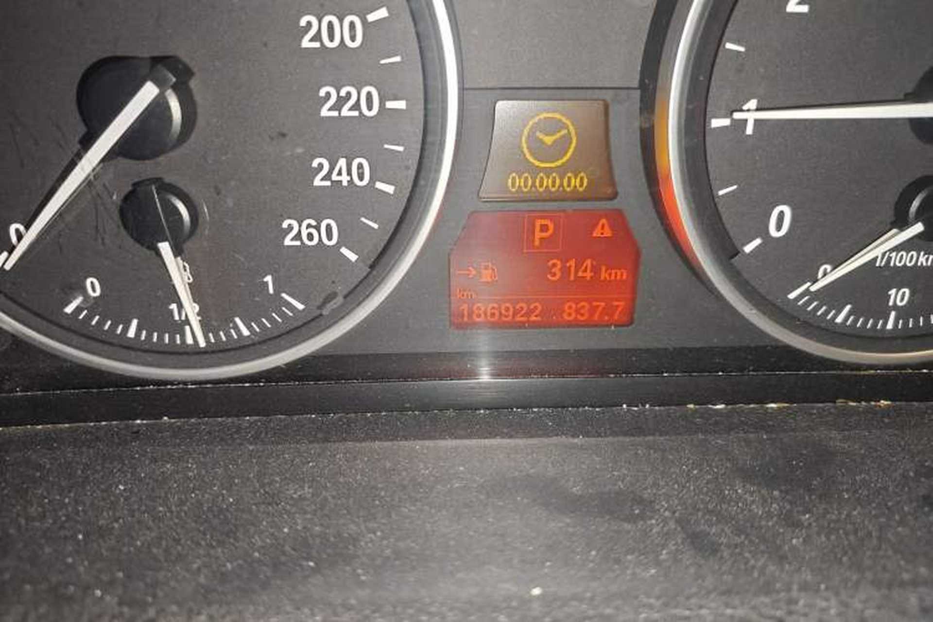 Used BMW X5 2009 xDrive30i Luxury Edition Odometer Close Up