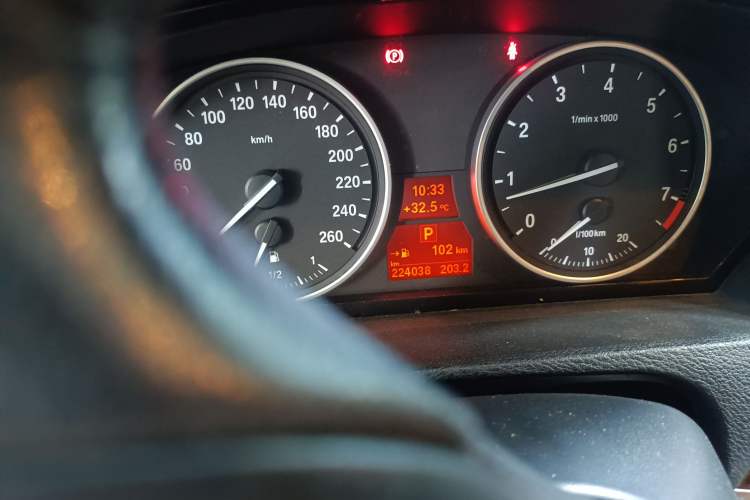 Used BMW X5 2009 xDrive30i Leading Model Odometer Close Up