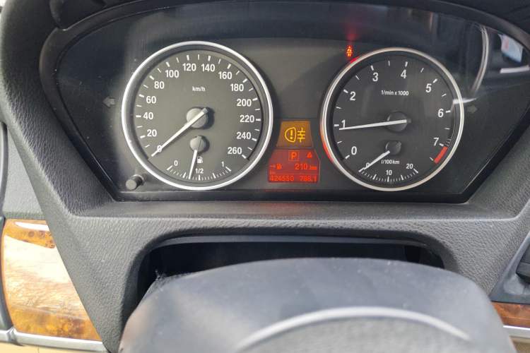 Used BMW X5 2009 xDrive30i Leading Model Odometer Close Up