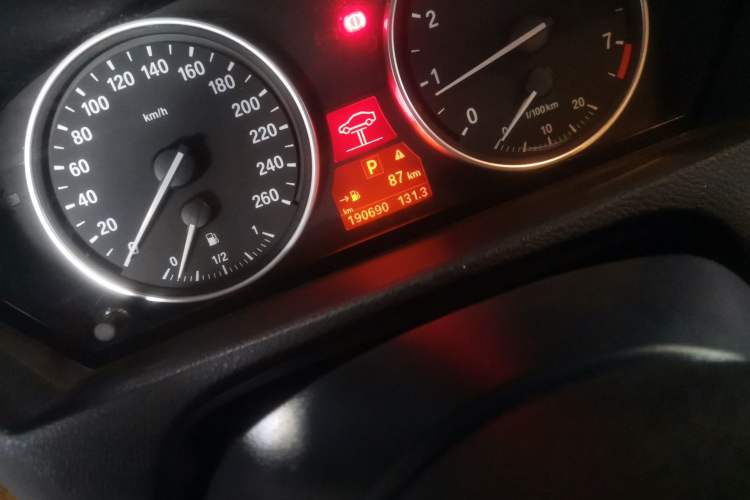 Used BMW X5 2009 xDrive30i Luxury Edition Odometer Close Up