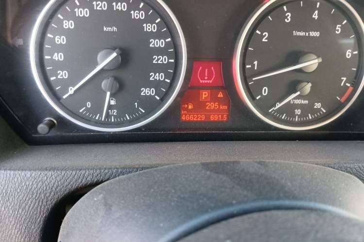 Used BMW X5 2009 xDrive30i Leading Model Odometer Close Up