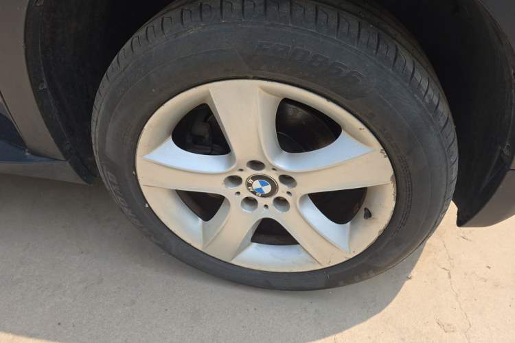 Used BMW X5 2009 xDrive30i Luxury Edition Right Front Wheel Hub