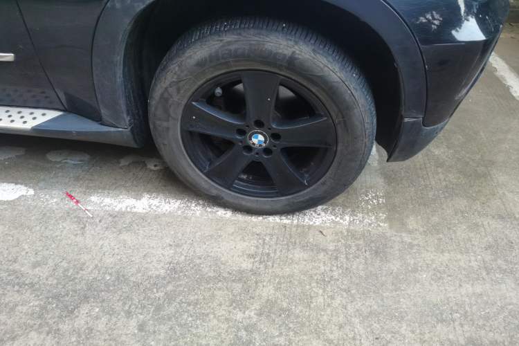 Used BMW X5 2009 xDrive30i Luxury Edition Right Front Wheel Hub