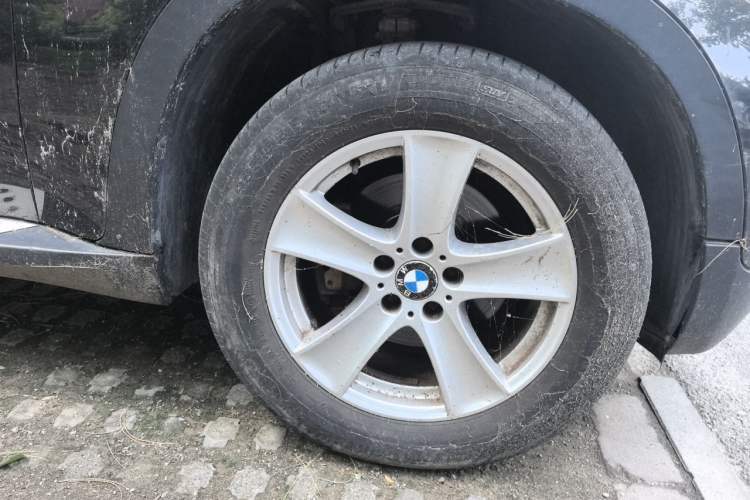 Used BMW X5 2009 xDrive30i Leading Model Right Front Wheel Hub