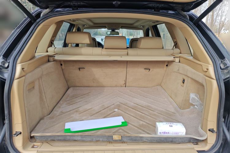 Used BMW X5 2009 xDrive30i Leading Model Trunk
