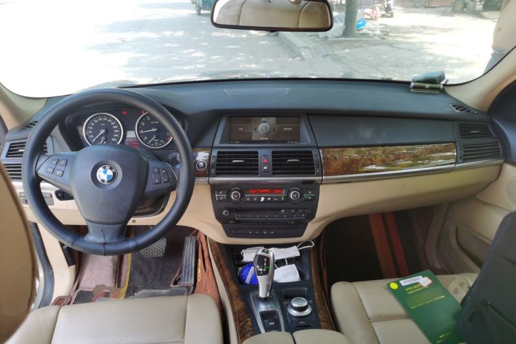 Used BMW X5 2009 xDrive30i Leading Model Center Console