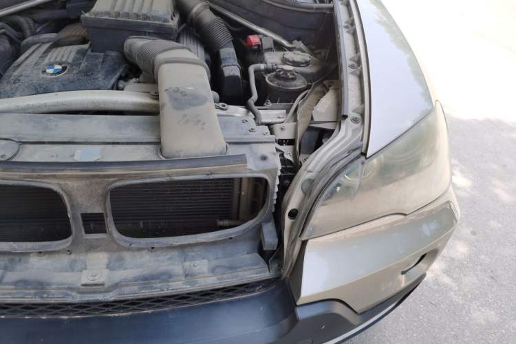 Used BMW X5 2009 xDrive30i Leading Model Engine Bay Left